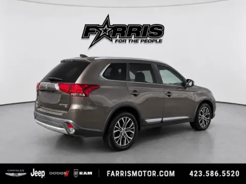 More photos of 2017 Mitsubishi Outlander SEL at Farris Jeep - Morristown, TN