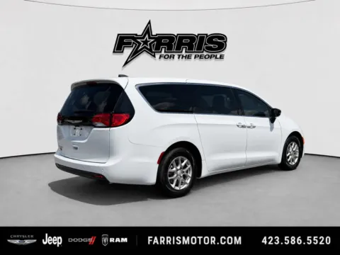 More photos of 2027 Chrysler Pacifica LX at Farris Jeep - Morristown, TN