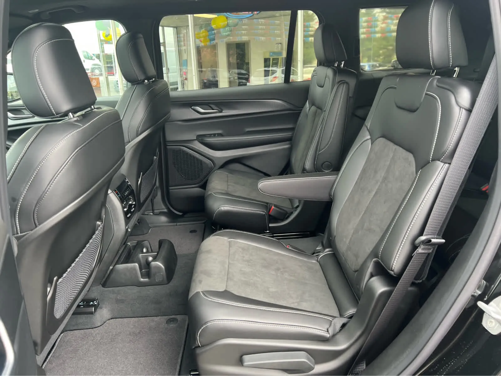 2025 Jeep Grand Cherokee L Altitude - Photo 10