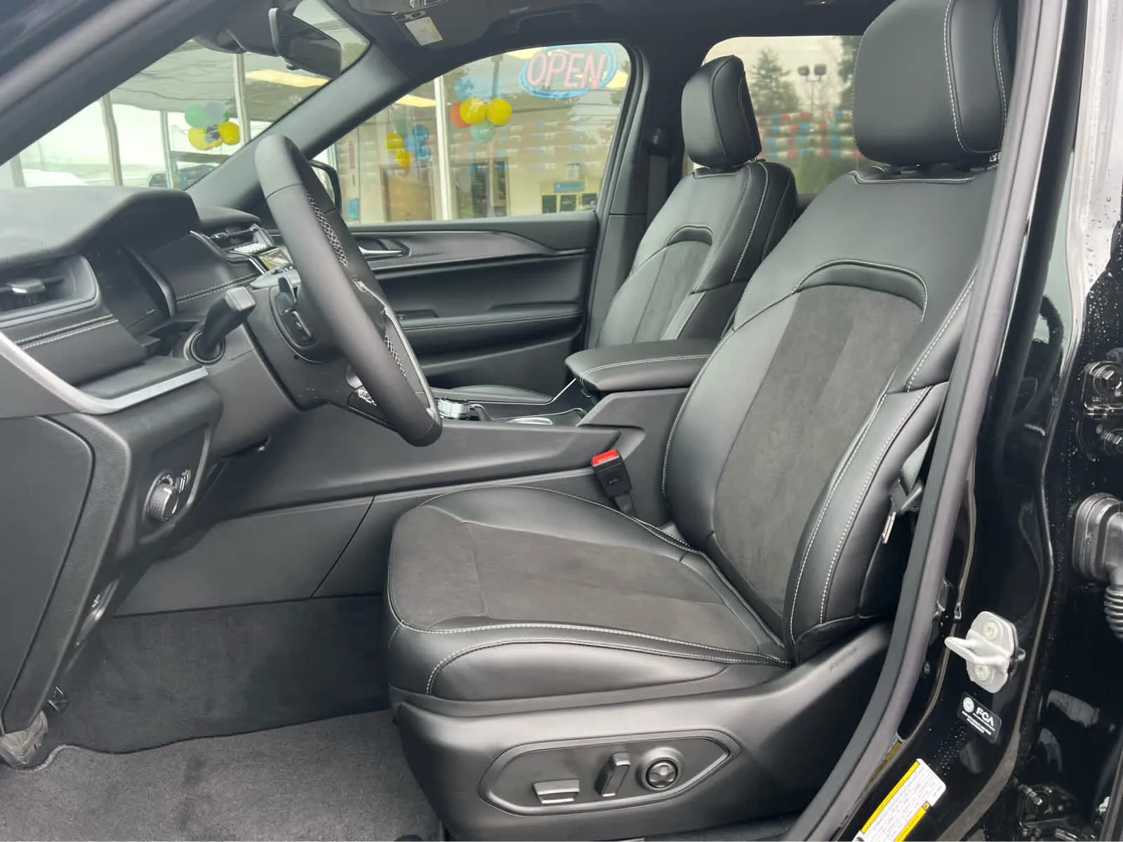 2025 Jeep Grand Cherokee L Altitude - Photo 17