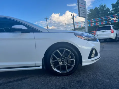 More photos of 2018 Hyundai Sonata Limited at Farris Jeep - Morristown, TN