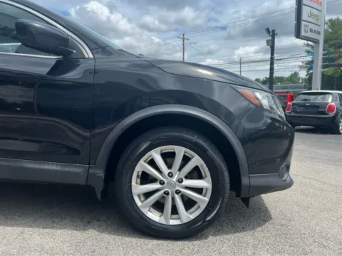 More photos of 2018 Nissan Rogue Sport S at Farris Jeep - Morristown, TN