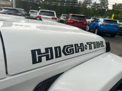 More photos of 2025 Jeep Gladiator High Tide at Farris Jeep - Morristown, TN