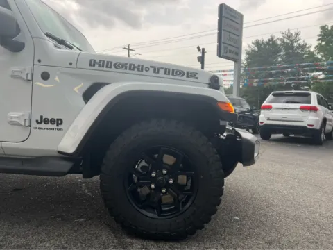 More photos of 2025 Jeep Gladiator High Tide at Farris Jeep - Morristown, TN