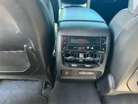 More photos of 2022 Jeep Grand Cherokee Overland at Farris Jeep - Morristown, TN