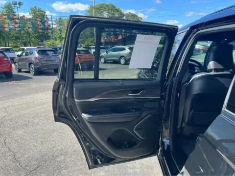 Photos of 2022 Jeep Grand Cherokee Overland for sale in Morristown, TN at Farris Jeep - Morristown