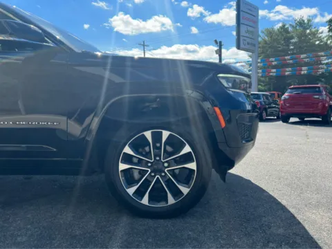 More photos of 2022 Jeep Grand Cherokee Overland at Farris Jeep - Morristown, TN