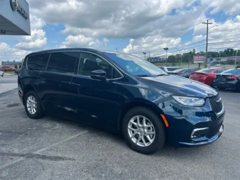 Another view of 2025 Chrysler Pacifica Select for sale in Morristown, TN at Farris Jeep - Morristown