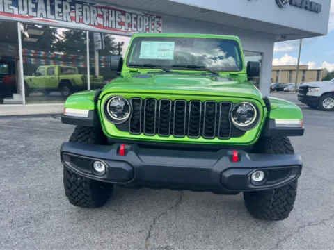 Photos of 2025 Jeep Gladiator Rubicon for sale in Morristown, TN at Farris Jeep - Morristown