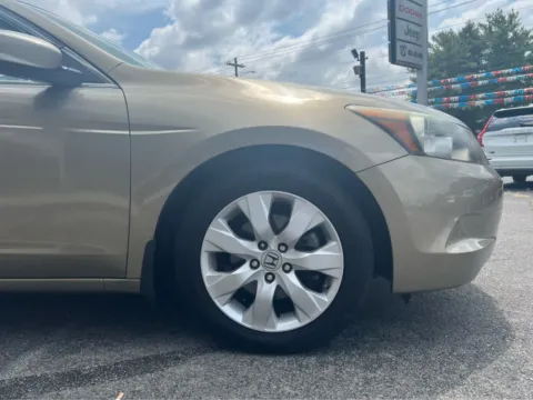 More photos of 2010 Honda Accord EX-L at Farris Jeep - Morristown, TN