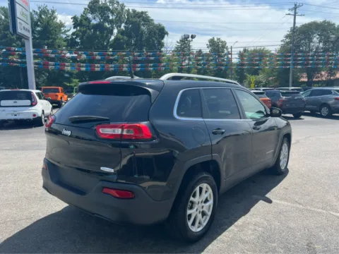 More photos of 2016 Jeep Cherokee Latitude at Farris Jeep - Morristown, TN