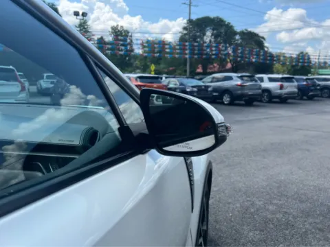 More photos of 2018 Toyota C-HR XLE at Farris Jeep - Morristown, TN
