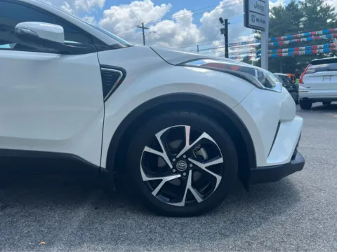 More photos of 2018 Toyota C-HR XLE at Farris Jeep - Morristown, TN