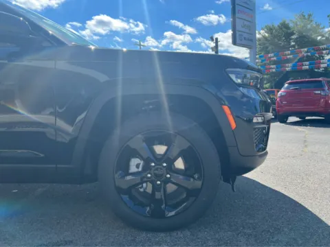 More photos of 2025 Jeep Grand Cherokee Limited at Farris Jeep - Morristown, TN