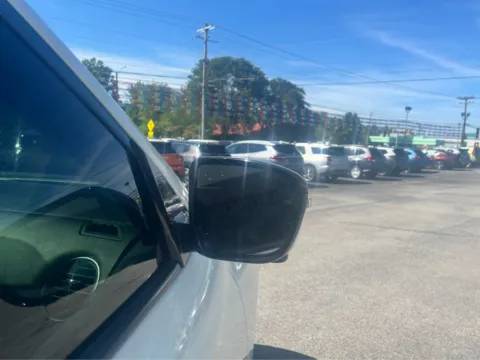 More photos of 2017 Nissan Pathfinder SL at Farris Jeep - Morristown, TN