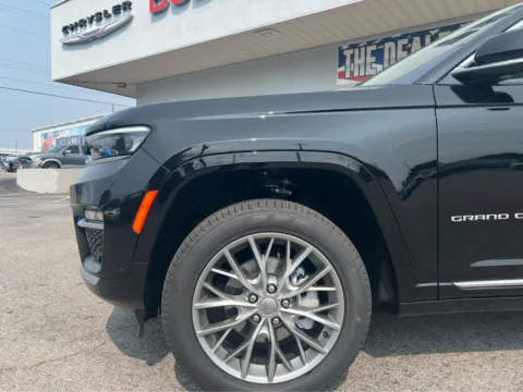 Photos of 2025 Jeep Grand Cherokee Summit for sale in Morristown, TN at Farris Jeep - Morristown