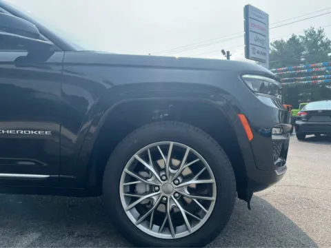 More photos of 2025 Jeep Grand Cherokee Summit at Farris Jeep - Morristown, TN