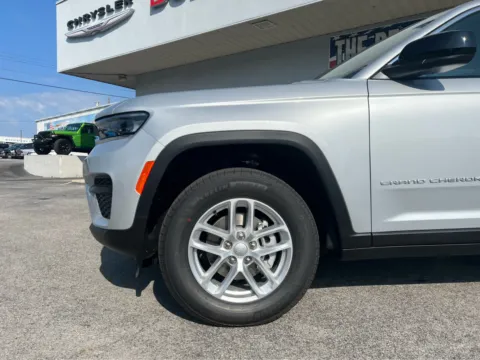 Photos of 2025 Jeep Grand Cherokee Laredo X for sale in Morristown, TN at Farris Jeep - Morristown