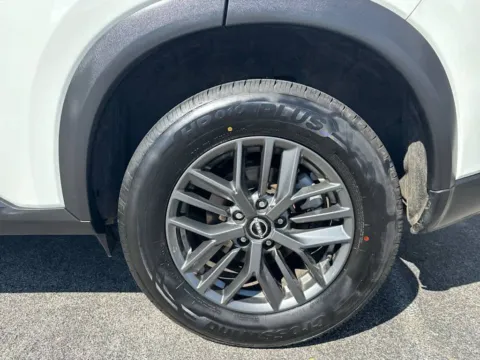 More photos of 2023 Nissan Rogue S at Farris Jeep - Morristown, TN