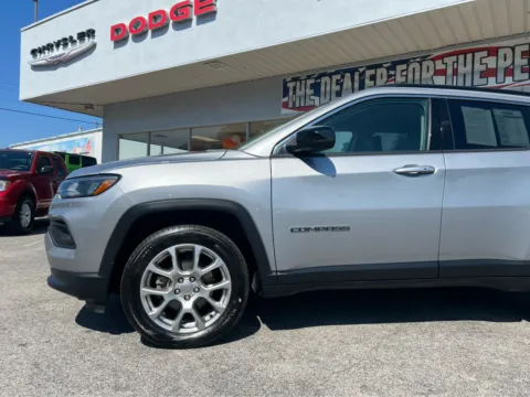 Photos of 2022 Jeep Compass Latitude Lux for sale in Morristown, TN at Farris Jeep - Morristown