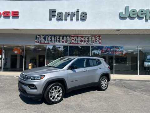 Silver 2022 Jeep Compass Latitude Lux for sale in Morristown, TN