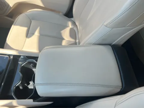 Photos of 2023 Jeep Grand Cherokee Limited for sale in Morristown, TN at Farris Jeep - Morristown