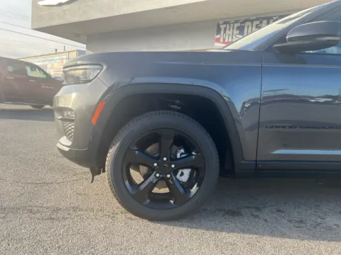 Photos of 2025 Jeep Grand Cherokee Limited for sale in Morristown, TN at Farris Jeep - Morristown