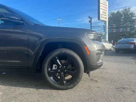 More photos of 2025 Jeep Grand Cherokee Limited at Farris Jeep - Morristown, TN