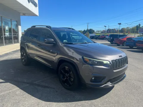 More photos of 2019 Jeep Cherokee Altitude at Farris Jeep - Morristown, TN