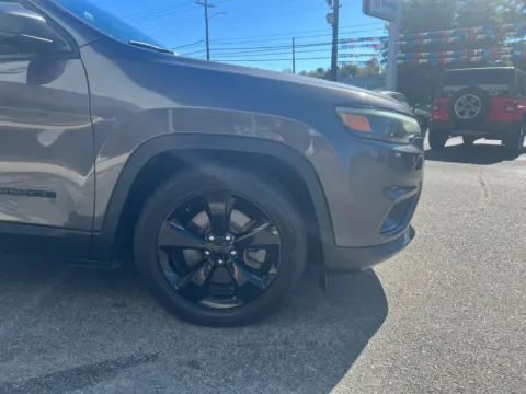 More photos of 2019 Jeep Cherokee Altitude at Farris Jeep - Morristown, TN