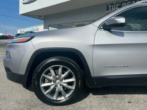 Photos of 2018 Jeep Cherokee Limited for sale in Morristown, TN at Farris Jeep - Morristown