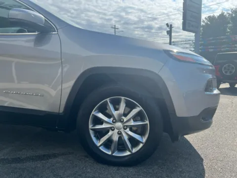 More photos of 2018 Jeep Cherokee Limited at Farris Jeep - Morristown, TN