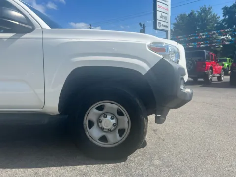 More photos of 2017 Toyota Tacoma SR at Farris Jeep - Morristown, TN