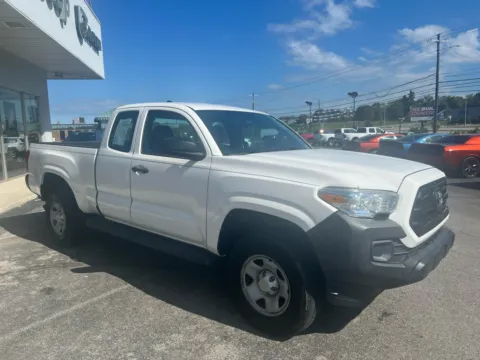 More photos of 2017 Toyota Tacoma SR at Farris Jeep - Morristown, TN