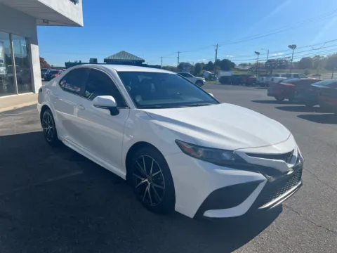 More photos of 2022 Toyota Camry SE at Farris Jeep - Morristown, TN