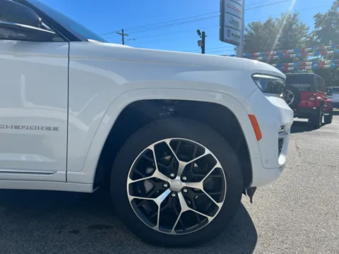 More photos of 2025 Jeep Grand Cherokee Summit Reserve at Farris Jeep - Morristown, TN