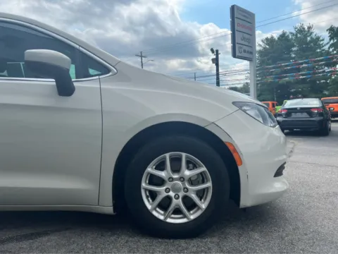 More photos of 2017 Chrysler Pacifica LX at Farris Jeep - Morristown, TN