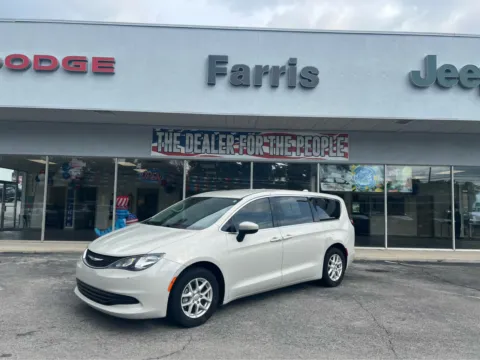 White 2017 Chrysler Pacifica LX for sale in Morristown, TN