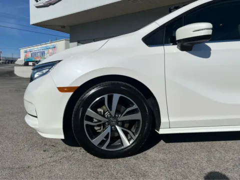 Photos of 2024 Honda Odyssey Touring for sale in Morristown, TN at Farris Jeep - Morristown