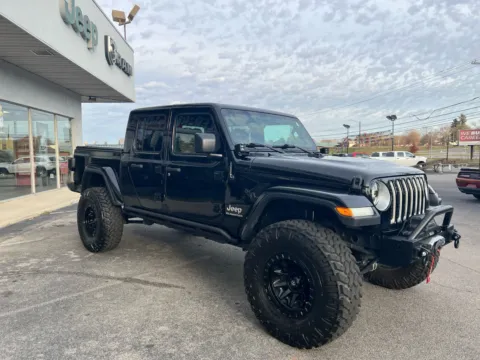 More photos of 2020 Jeep Gladiator Overland at Farris Jeep - Morristown, TN