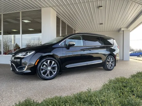 More photos of 2017 Chrysler Pacifica Limited at California Chrysler Dodge Jeep Ram, MO