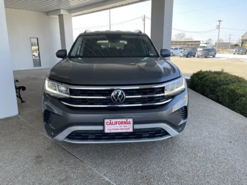 Photos of 2021 Volkswagen Atlas 3.6L V6 SE w/Technology for sale in California, MO at California Chrysler Dodge Jeep Ram