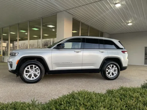 More photos of 2022 Jeep Grand Cherokee Limited at California Chrysler Dodge Jeep Ram, MO
