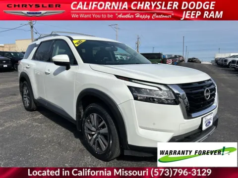 White 2022 Nissan Pathfinder SL for sale in California, MO