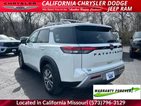 More photos of 2022 Nissan Pathfinder SL at California Chrysler Dodge Jeep Ram, MO