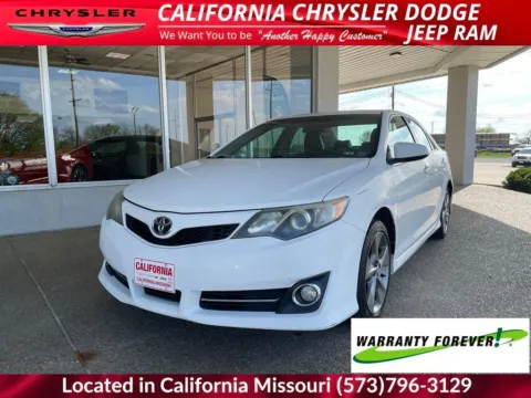White 2014 Toyota Camry SE for sale in California, MO