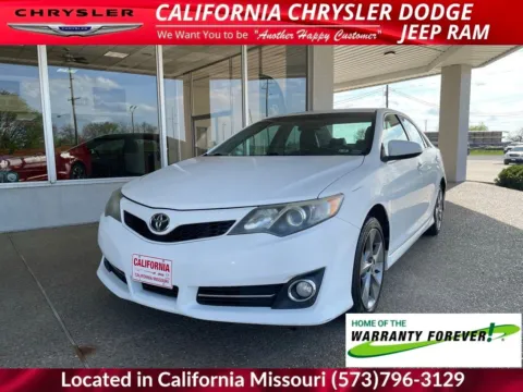White 2014 Toyota Camry SE for sale in California, MO