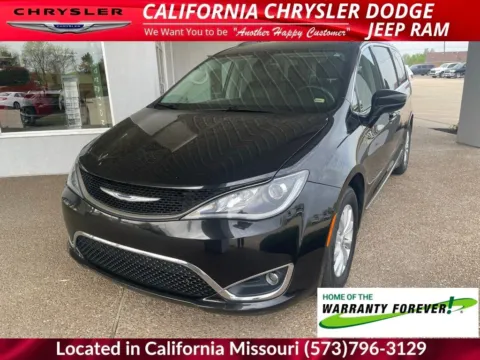 Black 2018 Chrysler Pacifica Touring L Plus for sale in California, MO