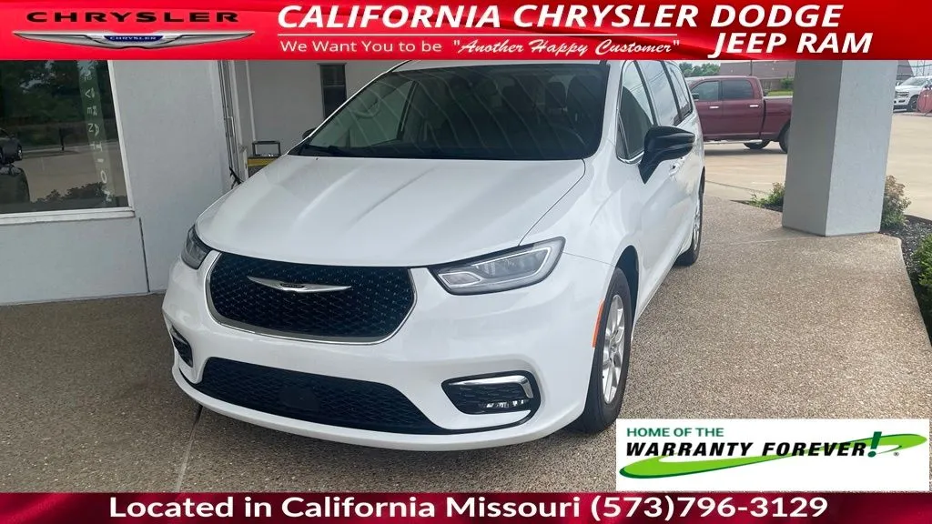 White 2024 Chrysler Pacifica Touring L for sale in California, MO