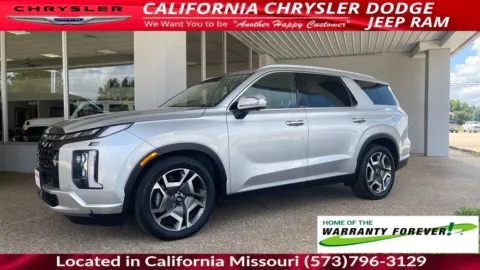 More photos of 2024 Hyundai Palisade SEL at California Chrysler Dodge Jeep Ram, MO